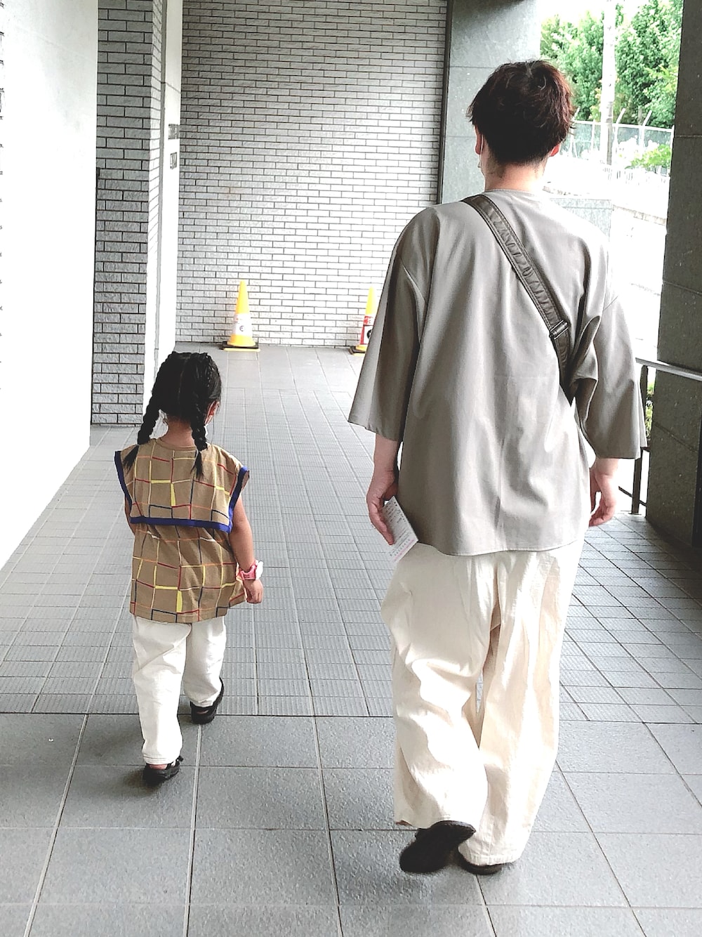 「休日コーデ、サンダル、女の子コーデ、子供服、4歳、ゆるコーデ」｜「HOGAN RANCH WEARのソウガラセーラーカラーノースリーブカットソー（90～130cm）（Tシャツ/カットソー、ベージュ系）」を使った、はゆ‪☺︎‬さん（キッズ・90cm）の夏コーディネートの1枚目の写真