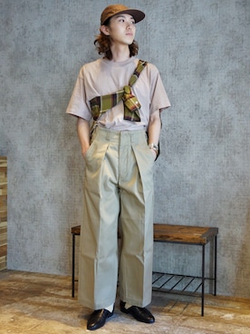 Kazuhiro Hamadaさんの「Saby/サバイ/saby x Dickies / TYPE "TUCK BAGGY" /タックバギーパンツ」を使ったコーディネート