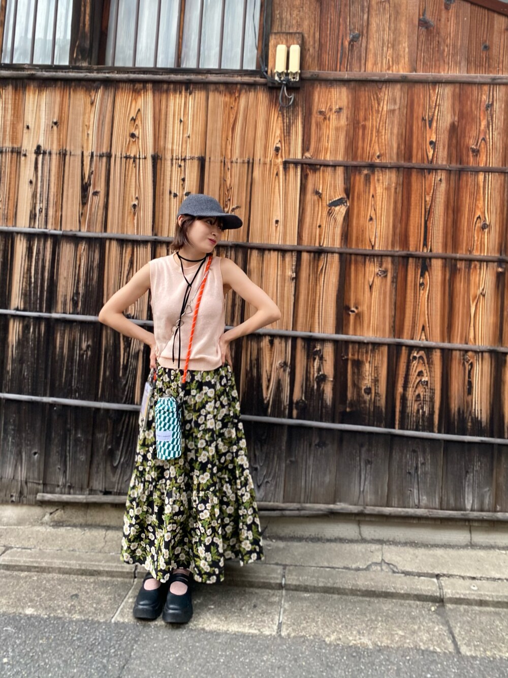 「秋服準備はじめました、秋服まるっと大公開、UNIQLO C、C、ニットベスト、カシミヤ、ユニクロシー、ユニクロ、高橋愛、花柄、PINK HOUSE、little sunny bite、ZARA」｜「UNIQLOのアイテム（ニット/セーター、ピンク系）」を使った、高橋愛さん（レディース・154cm）の秋コーディネートの1枚目の写真