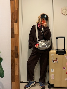 「アイテム（スウェットパンツ、ブラウン系）」を使った、高橋愛さん（レディース・154cm）の秋コーディネート