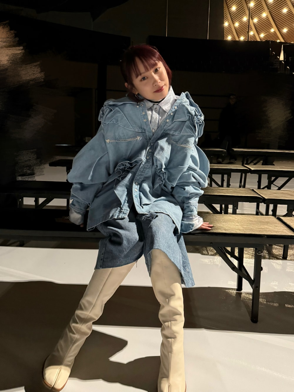 「TANAKA、デニム、ハーフパンツ、ロングブーツ、高橋愛、154cm、レイヤードスタイル」｜「TANAKAのアイテム（デニムジャケット、ブルー系）」を使った、高橋愛さん（レディース・154cm）の冬コーディネートの1枚目の写真