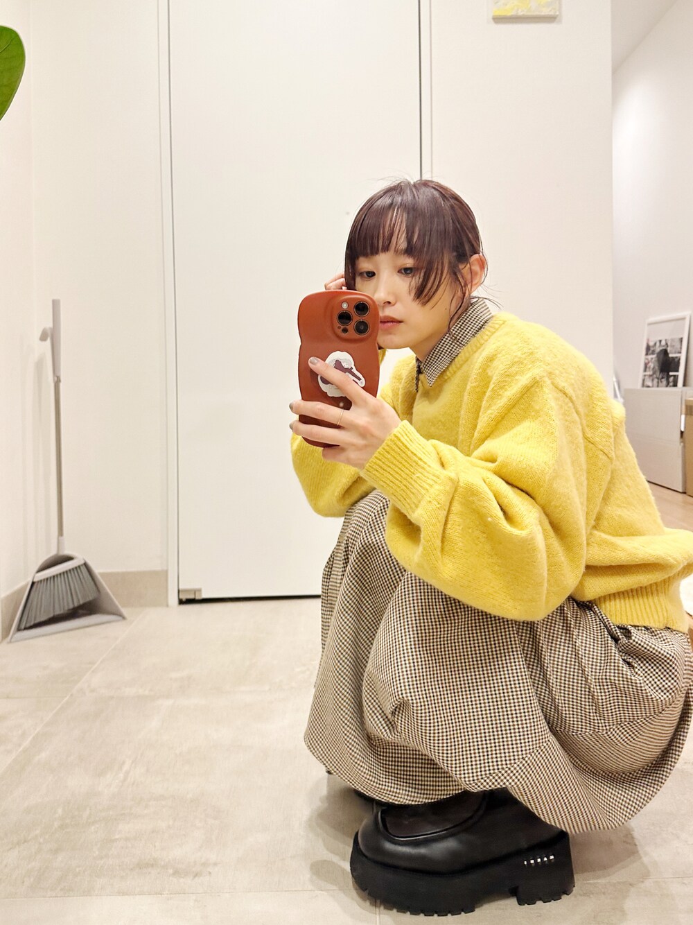 「きいろといえばわたし、WEARハロウィン2022、秋冬コーデ、秋のコーデ、キレイめ、ラクチンコーデ、パフスリーブ、ロングワンピース、MARNI、マルニ、厚底ブーツ、高橋愛、高橋愛コラボ」｜「titivateのﾚｰｽ襟付きﾆｯﾄﾌﾟﾙｵｰﾊﾞｰ（ニット/セーター、イエロー系）」を使った、高橋愛さん（レディース・154cm）の秋コーディネートの1枚目の写真
