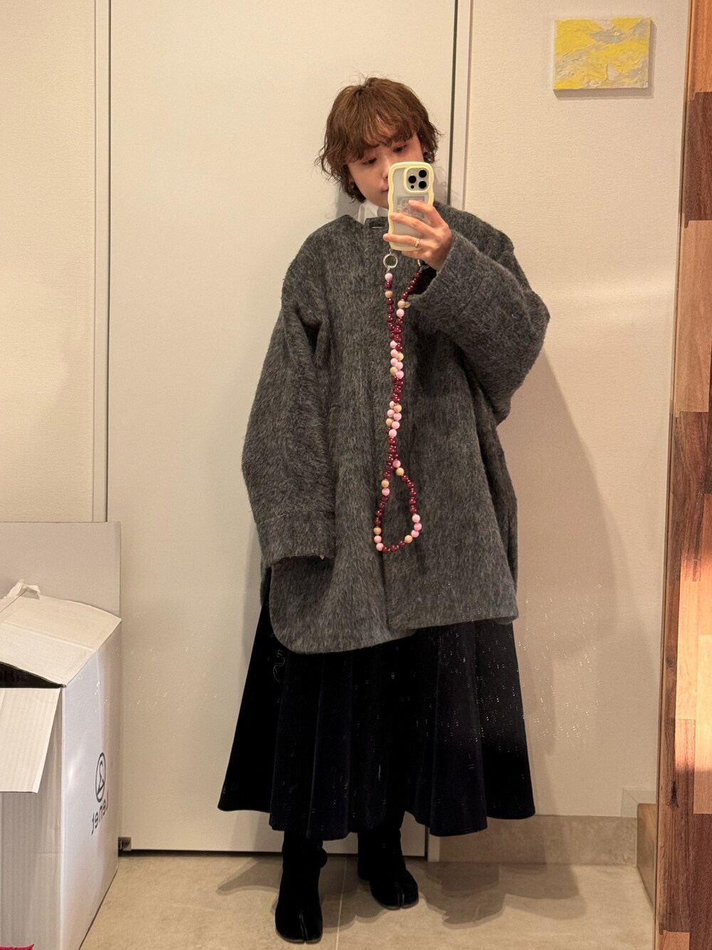 「休日コーデ、冬服、おでかけコーデ、高橋愛、154cm、AMERICAN RAG CIE、アメリカンラグシー」｜「AMERICAN RAG CIEの【高橋愛さんコラボ】シャギーケープコート（その他アウター、グレー系）」を使った、高橋愛さん（レディース・154cm）の冬コーディネートの1枚目の写真
