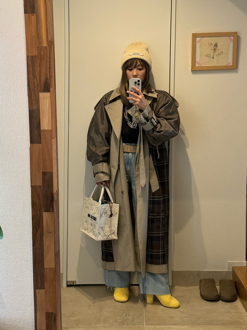 「はつおろし、一粒万倍日、3.15、春のおしゃ見えテクニック、トレンチコート、アイレネ、IRENE、UNIQLO C、UNIQLO、ユニクロシー、高橋愛、ニットブーツ」｜「KIMHĒKIMのアイテム（ニットキャップ/ビーニー、ホワイト系）」を使った、高橋愛さん（レディース・154cm）の春コーディネートの1枚目の写真