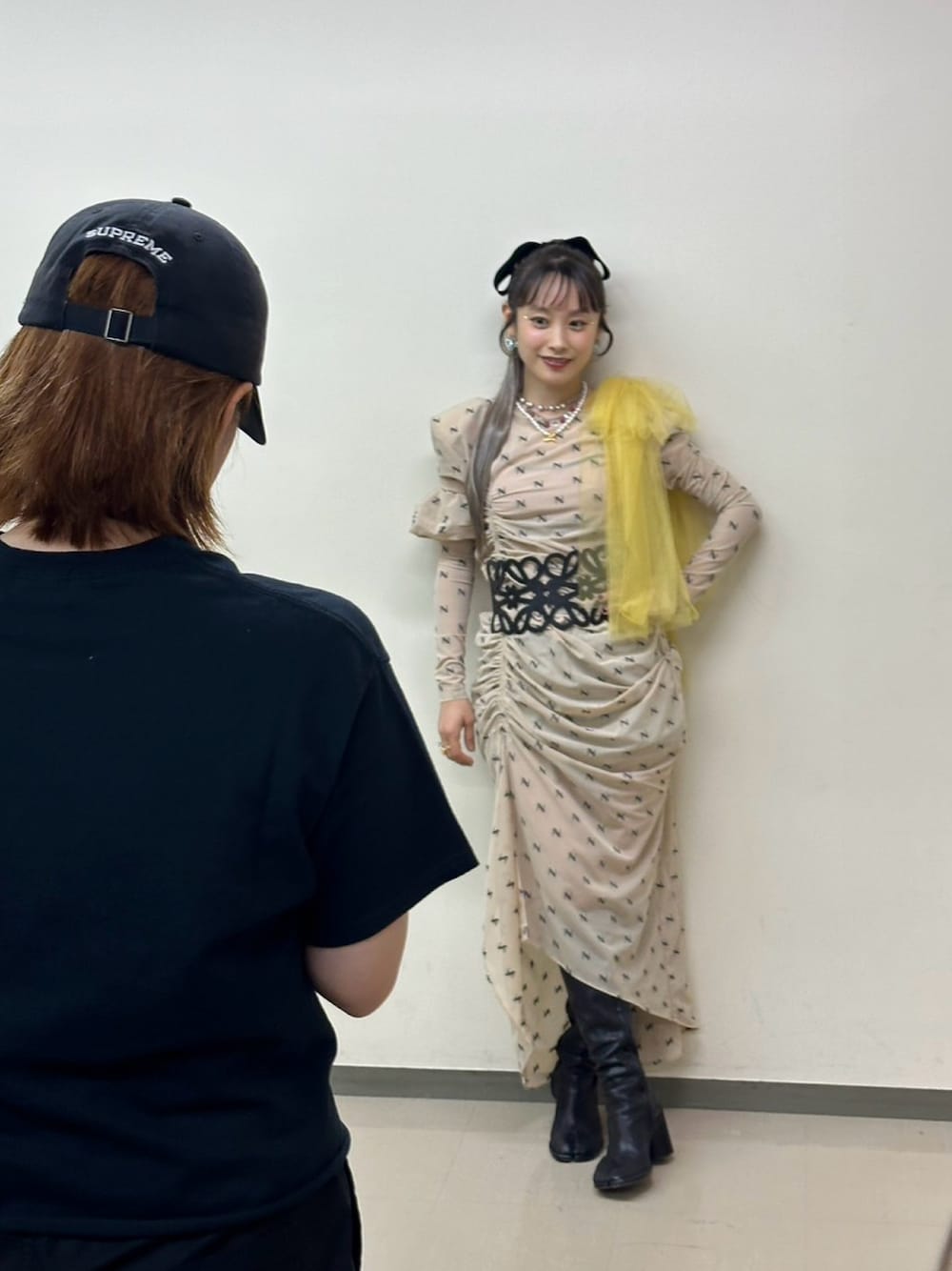 「HAENGNAE、秋っぽコーデ更新中、ベージュ、ロングブーツ、Maison Margiela、足袋ブーツ、154cm、高橋愛、きいろといえばわたし」｜「HAENGNAEのアイテム（ドレス、ベージュ系）」を使った、高橋愛さん（レディース・154cm）の秋コーディネートの1枚目の写真