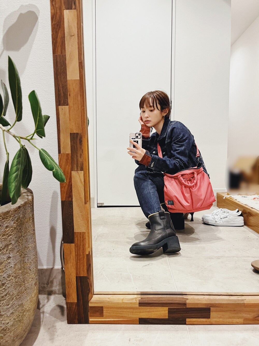 「デニム、セットアップ、154cm、高橋愛、ピンクBBA、PORTER、ポーター、MM6」｜「BROOKLYN OVERALLのGジャン（デニムジャケット、ブルー系）」を使った、高橋愛さん（レディース・154cm）の秋コーディネートの1枚目の写真