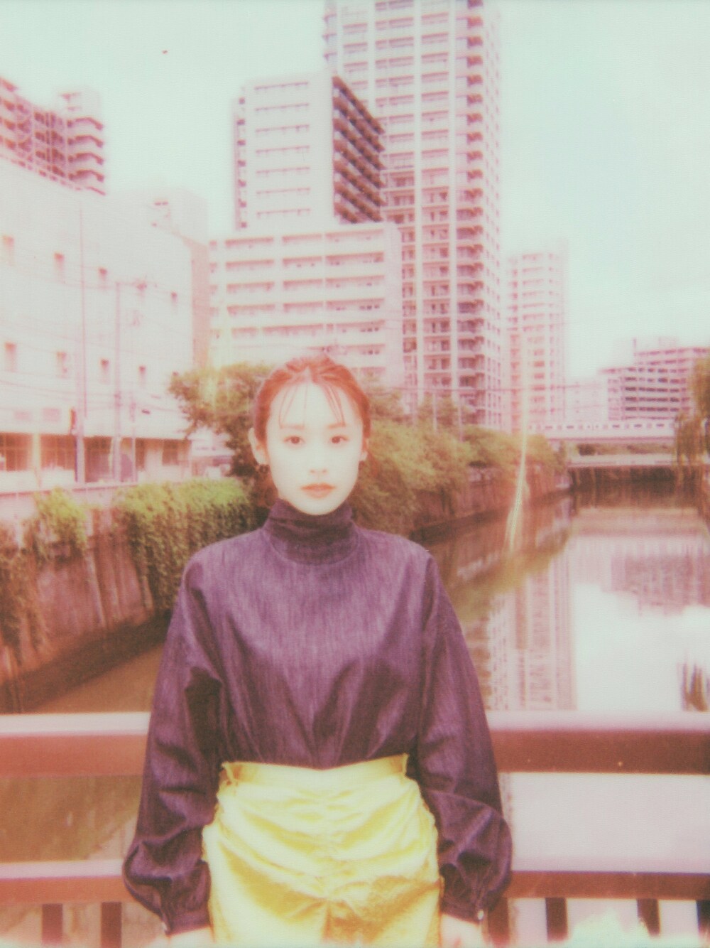 「154cm、高橋愛、THIRD MAGAZINE、サードマガジン、TOGA、トーガ、きいろといえばわたし、お誕生日会」｜「third magazineのアイテム（トップス、ブルー系）」を使った、高橋愛さん（レディース・154cm）の夏コーディネートの1枚目の写真