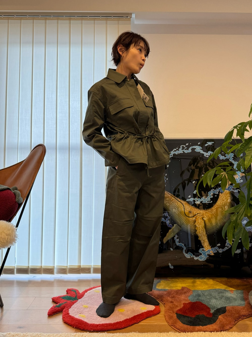 「春のおしゃ見えテクニック、セットアップ、ユニクロ、UNIQLO C、ユニクロシー、カーキ、military、khaki」｜「UNIQLOのアイテム（パンツ、グリーン系）」を使った、高橋愛さん（レディース・154cm）の春コーディネートの1枚目の写真