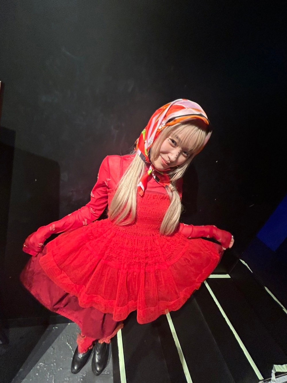 「赤の気分、赤な気分、ごきげんコーデ、ゴキゲンズ、GOKI-GENs、高橋愛、ちゃん愛、154cm、OSHIMA REI、MAISON SPECIAL、メゾスペ、メゾンスペシャル、UNIQLO、MARNI、ユニクロマルニ」｜「UNIQLO × MARNIのアイテム（バンダナ/スカーフ、レッド系）」を使った、高橋愛さん（レディース・154cm）の冬コーディネートの1枚目の写真