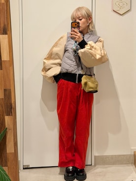 「アイテム（パンツ、レッド系）」を使った、高橋愛さん（レディース・154cm）の秋コーディネート