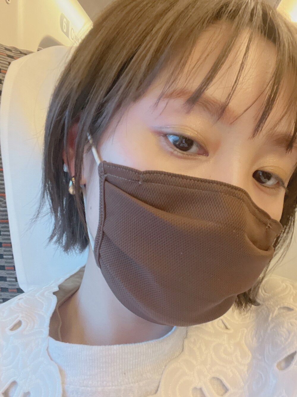 「セルヴォーク、celvoke、コスメキッチン(Cosme Kitchen)、cosme kitchen、コスキチ、コスメ、私の推しブランド、冬メイク、キラキラ、ラメ、ピンク、CIMASK、高橋愛、付け襟」｜「Celvokeのアイテム（アイライナー、シルバー系）」を使った、高橋愛さん（レディース・154cm）の冬コーディネートの1枚目の写真