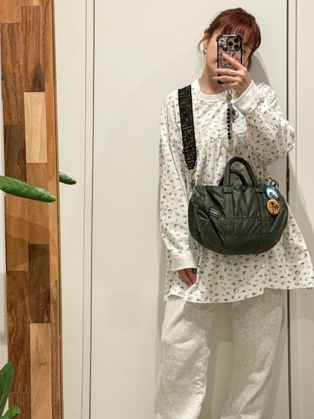 「little sunny bite、キティちゃん、HELLO KITTY、高橋愛、チュニック、カットソーワンピース、154cm」｜「Little sunny biteのアイテム（ワンピース/ドレス、ホワイト系）」を使った、高橋愛さん（レディース・154cm）の春コーディネートの1枚目の写真