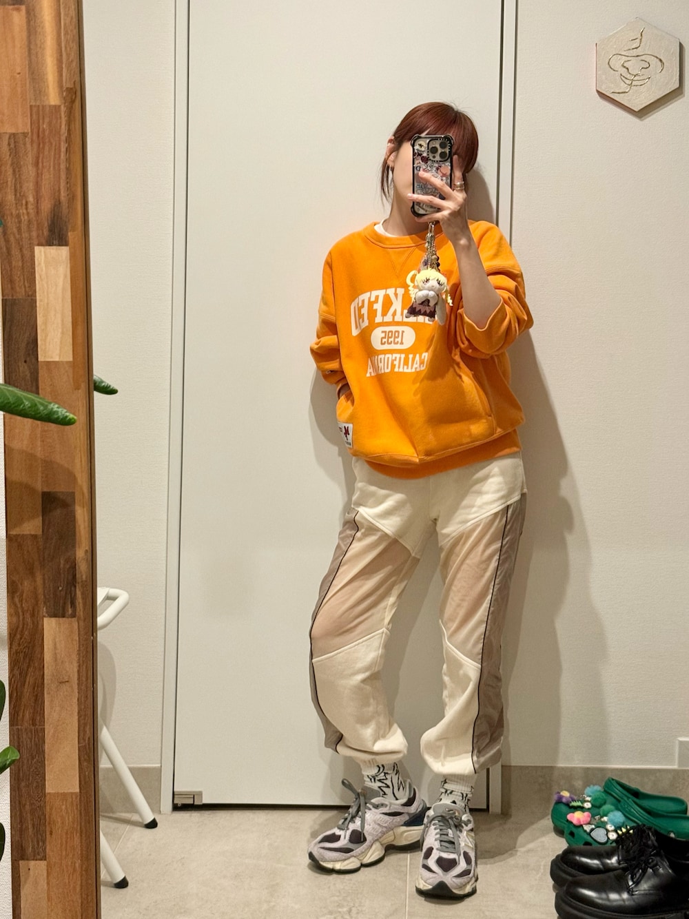 「THINGS THAT MATTER、三苫愛、コラボアイテム、スケスケ、スウェット、MILKFED.、ミルフェ、ミルクフェド」｜「MILKFED.のアイテム（スウェット、オレンジ系）」を使った、高橋愛さん（レディース・154cm）の春コーディネートの1枚目の写真