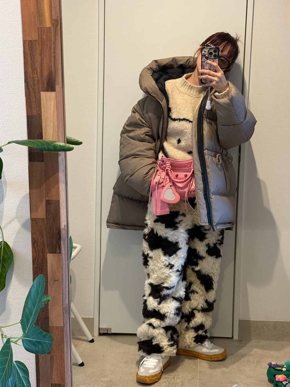 「BALENCIAGA、アウトレット、軽井沢、最強ダウン、AcneStudios、高橋愛、154cm、CLANE、バレンシアガ」｜「CLANEのアイテム（パンツ、その他）」を使った、高橋愛さん（レディース・154cm）の冬コーディネートの1枚目の写真