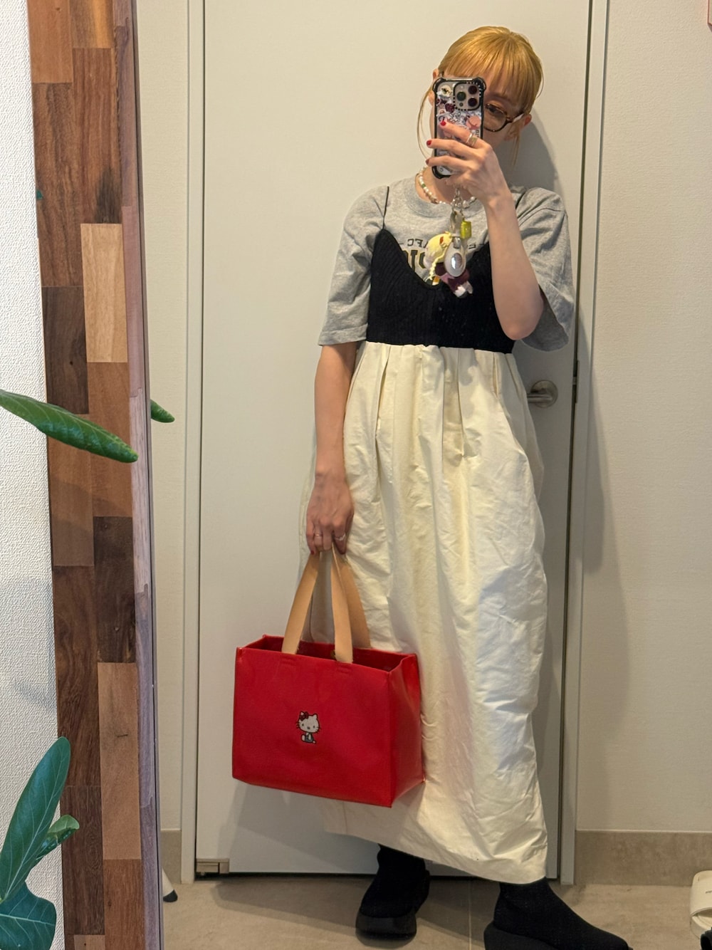 「レイヤードスタイル、Tシャツ、ロングワンピース、maisonspecial、メゾンスペシャル、高橋愛、154cm」｜「MAISON SPECIALのアイテム（ワンピース/ドレス、ホワイト系）」を使った、高橋愛さん（レディース・154cm）の夏コーディネートの1枚目の写真