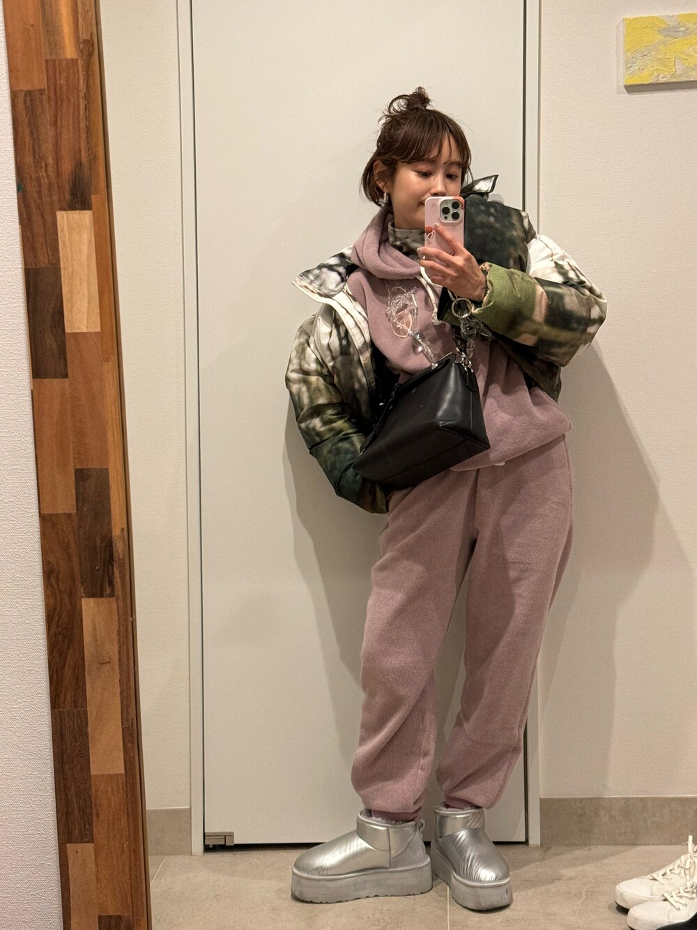 「ユニクロ、フリース、セットアップ、高橋愛、ピンクBBA、154cm、韓国」｜「韓国のアイテム（ジャケット/アウター、グリーン系）」を使った、高橋愛さん（レディース・154cm）の冬コーディネートの1枚目の写真