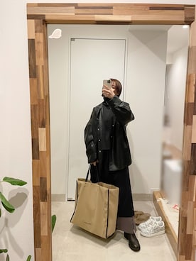 「高橋愛」｜「アイテム（スウェットパンツ）」を使った、高橋愛さん（レディース・154cm）の秋コーディネート