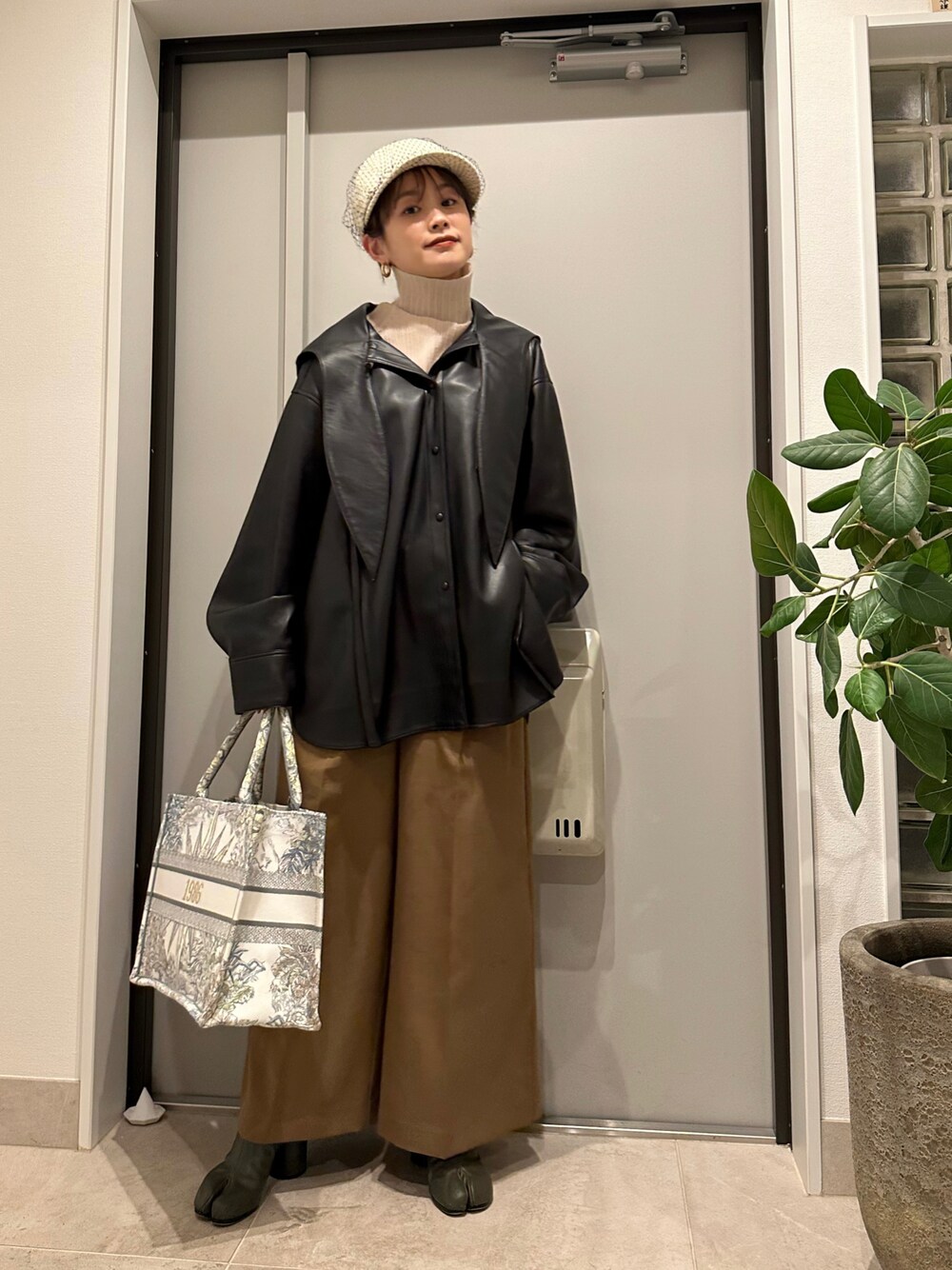 「春服、エコレザー、IRENE、アイレネ、高橋愛、モードカジュアル、Dior、LEINWANDE、シースルー、透け感、シアートップス」｜「IRENEのアイテム（ジャケット/アウター、ブラック系）」を使った、高橋愛さん（レディース・154cm）の春コーディネートの1枚目の写真