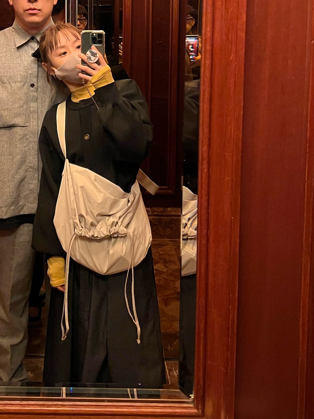 「大人女子、初秋コーデ、秋服、休日コーデ、高橋愛、高橋愛コラボ、154cm、vis-à-vis、ビザビ、ふくうコーデ、fukuu、UNIQLO U、UNIQLO、カーディガン」｜「vis-`a-visの【WEB限定】【高橋愛コラボ】スポンジニットクルーネックカーディガン【セットアップ対応】（カーディガン/ボレロ、ブラック系）」を使った、高橋愛さん（レディース・154cm）の秋コーディネートの1枚目の写真