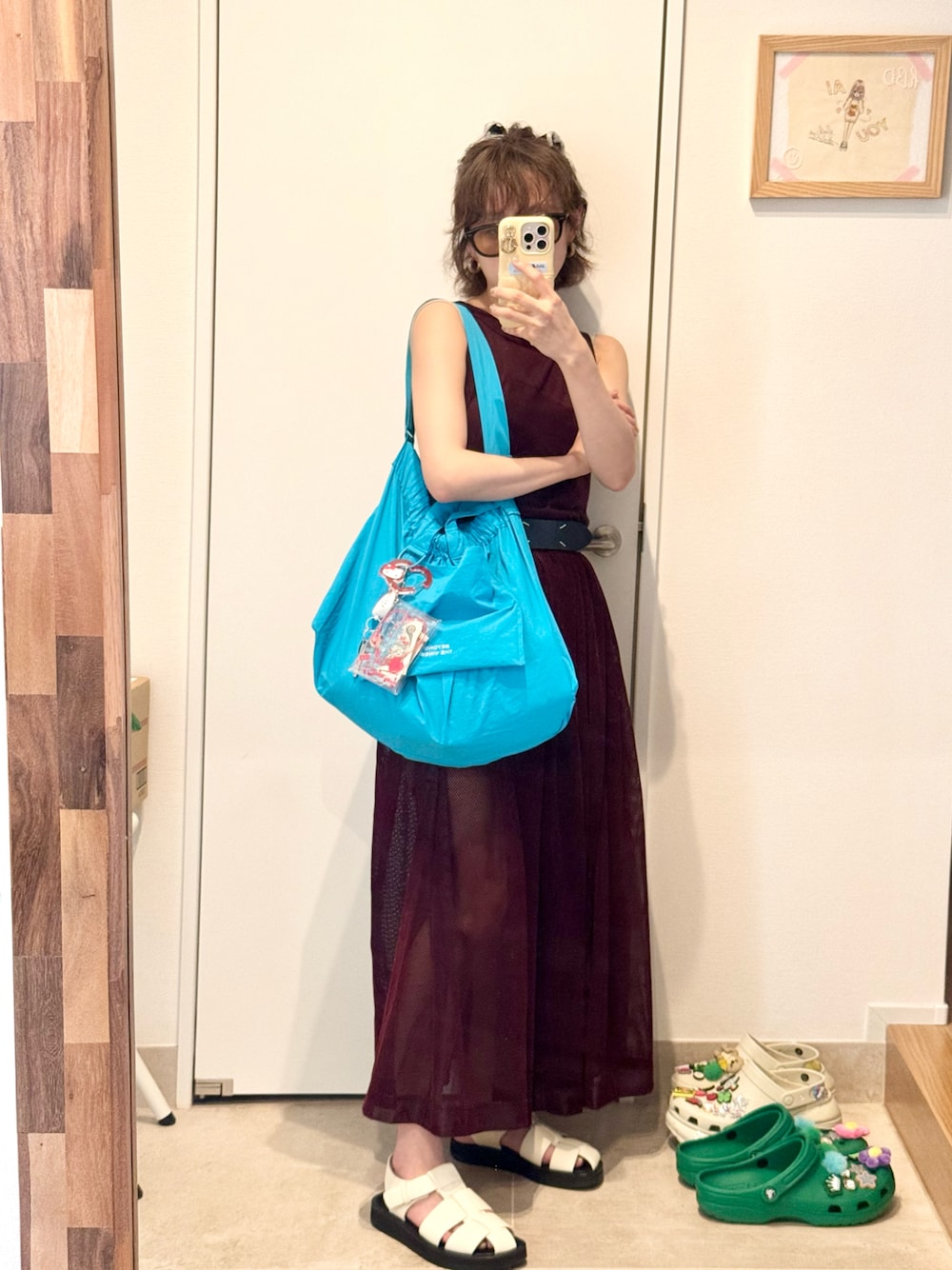 「beyond the vines、ビヨンドザバインズ、ビックサイズ、big bag、高橋愛、154cm、beautiful people、ビューティフルピープル、The Row」｜「Beyond The Vinesのアイテム（バッグ、ブルー系）」を使った、高橋愛さん（レディース・154cm）の夏コーディネートの1枚目の写真