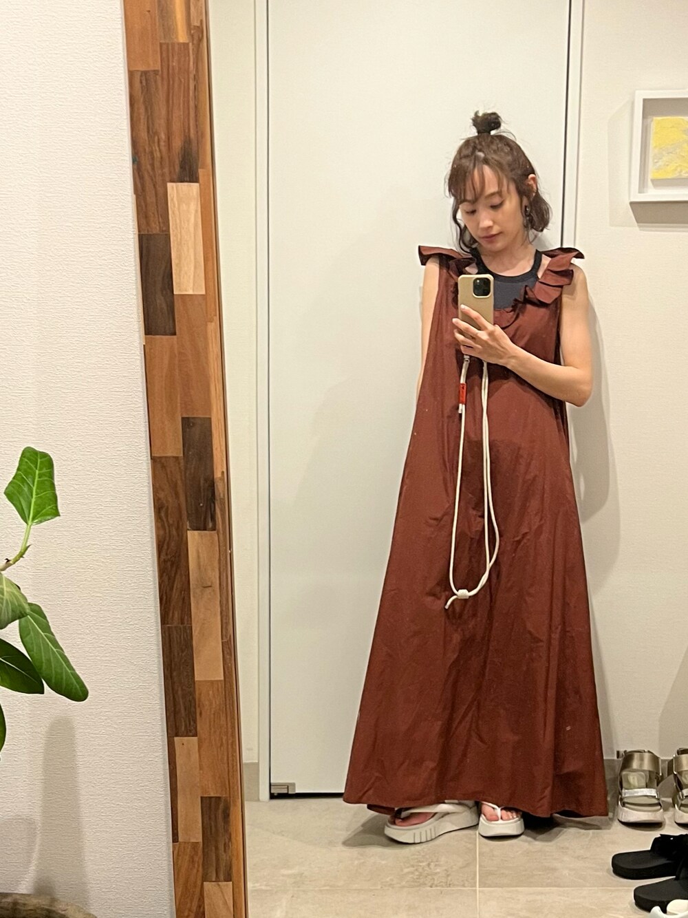 「ゆるコーデ、大人カジュアル、サンダルコーデ、オトナ女子、お出かけコーデ、ロングワンピース、ロングスカート、高山都、コラボワンピース、154cm、高橋愛」｜「BIOTOPのアイテム（キャミソール、ブラック系）」を使った、高橋愛さん（レディース・154cm）の夏コーディネートの1枚目の写真
