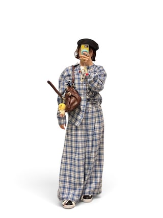 「HOLIDAY（ホリデイ）のCHECK DRAWSTRINGS SUPER WIDE PANTS チェックドローストリングススーパーワイドパンツ（スラックス）」を使った、高橋愛さん（レディース・154cm）の秋コーディネート