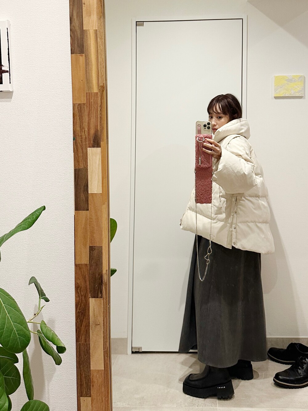 「オトナ女子、カジュアル、シンプルコーデ、あったかコーデ、真冬コーデ、ダウンジャケット、ダウンベスト、ダウンコート、2wayコート、白、白アウター、高橋愛、高橋愛コラボ」｜「titivateの2wayﾀﾞｳﾝﾗｲｸｼﾞｬｹｯﾄ（ダウンジャケット/コート、ホワイト系）」を使った、高橋愛さん（レディース・154cm）の秋コーディネートの1枚目の写真