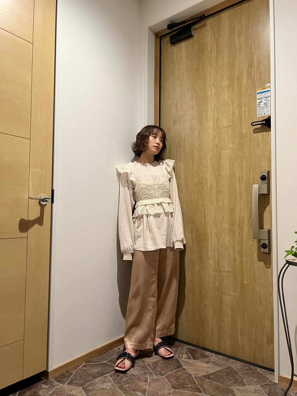 「シンプル、ゆるコーデ、ZARA、レイヤリング、レイヤードスタイル、ザラ、fukuu、ふくうコーデ、154cm、TOGA PULLA、ピンク」｜「ZARAのアイテム（ベスト、ホワイト系）」を使った、高橋愛さん（レディース・154cm）の春コーディネートの1枚目の写真