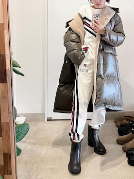 「高橋愛」｜「アイテム（スウェット）」を使った、高橋愛さん（レディース・154cm）の冬コーディネート
