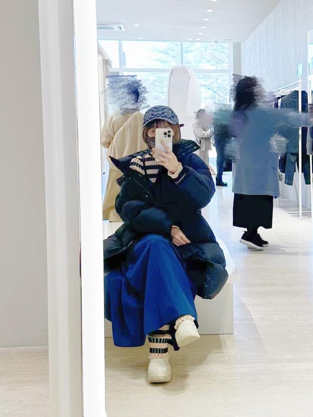「大人カジュアル、大人コーデ、ニットアップ、154cm、BOTTEGA VENETA、パドルブーツ、ボーダー、レイヤリング、beautiful people、simplicite、ベイクルーズ、COACH」｜「beautiful peopleのアイテム（ニット/セーター、オレンジ系）」を使った、高橋愛さん（レディース・154cm）の冬コーディネートの1枚目の写真