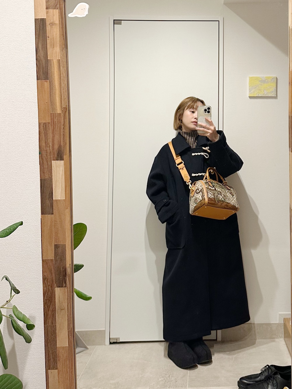 「ロングコート、ニットワンピース、ストライプ、リブニット、ロングワンピース、ベージュ、ダッフルコート、CLANE、fukuu、ボストンバッグ、Tory Burch」｜「TORY BURCHのアイテム（ボストンバッグ、ブラウン系）」を使った、高橋愛さん（レディース・154cm）の冬コーディネートの1枚目の写真