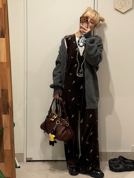 「アイテム（つなぎ/オールインワン）」を使った、高橋愛さん（レディース・154cm）の秋コーディネート