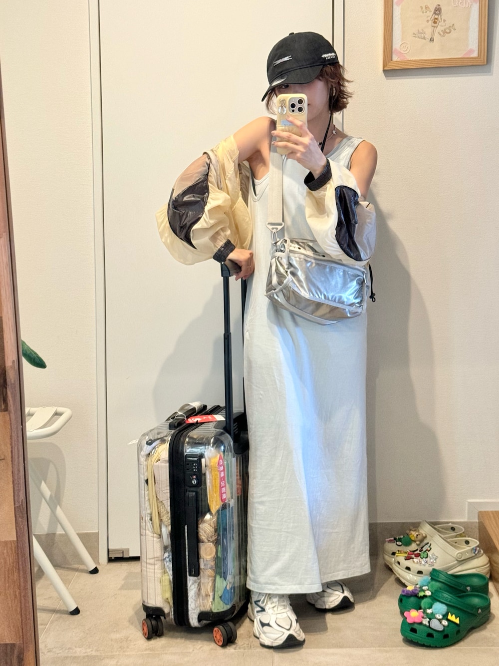 「スポーツミックス、beautiful people、ビューティフルピープル、ラクチンコーデ、ロングワンピース、高橋愛、154cm、THINGS THAT MATTER、三苫愛、スニーカー、旅行、おでかけコーデ、シンプルスタイル、大人女子」｜「beautiful peopleのgiza cotton Jersey   tank-top dress（ワンピース、ブルー系）」を使った、高橋愛さん（レディース・154cm）の夏コーディネートの1枚目の写真