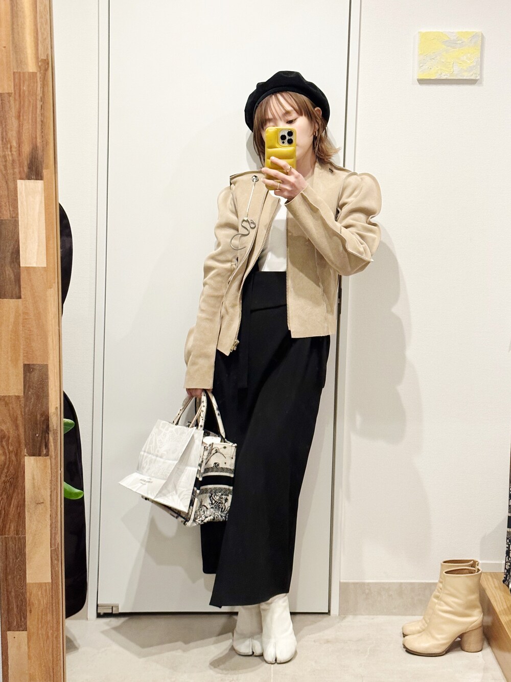 「スウェード、スエード、H&M、Maison Margiela、H&M × Maison Margiela、ヌメ、ベージュ、tabi、足袋ブーツ、titivate、高橋愛コラボ」｜「H&M × Maison Margielaのアイテム（ジャケット/アウター、ベージュ系）」を使った、高橋愛さん（レディース・154cm）の春コーディネートの1枚目の写真