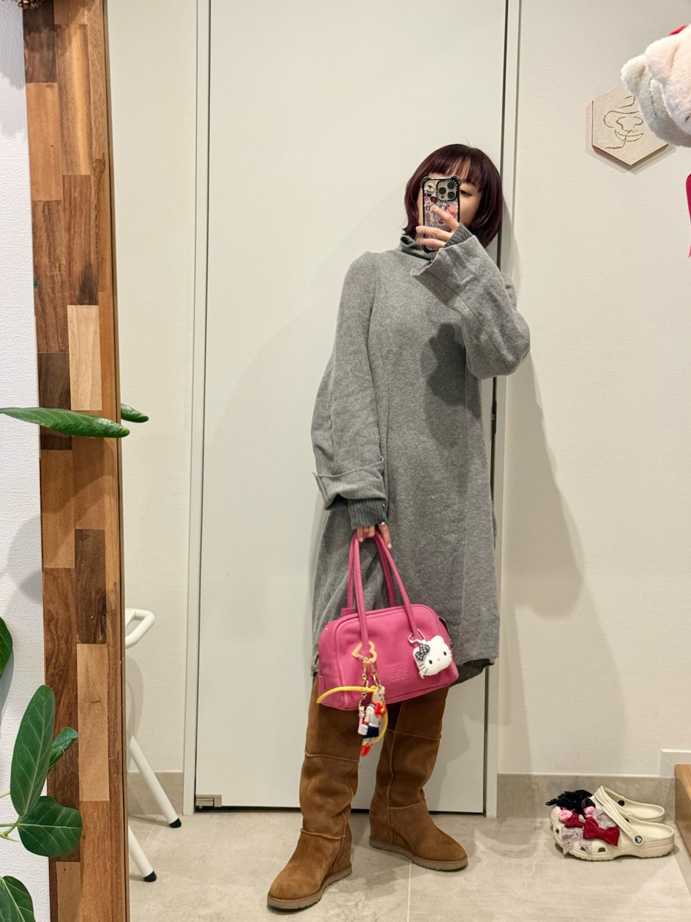 「Maison Margiela、H&M、H&M × Maison Margiela、マルジェラ、高橋愛、154cm、vintage、ロングブーツ、UGG、アグ」｜「MARGE SHERWOODのアイテム（バッグ、ピンク系）」を使った、高橋愛さん（レディース・154cm）の冬コーディネートの1枚目の写真