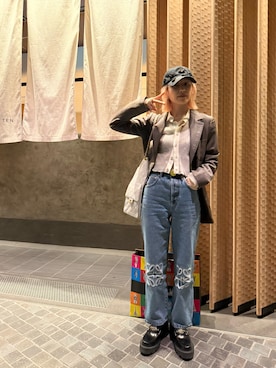 「アイテム（デニムパンツ）」を使った、高橋愛さん（レディース・154cm）の秋コーディネート