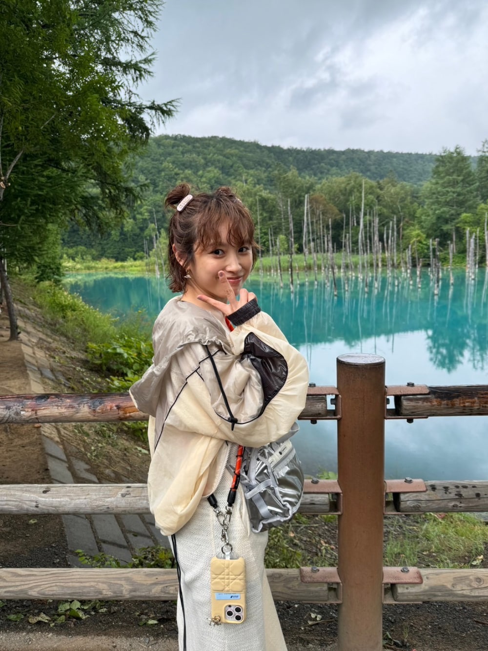 「スポーツミックス、beautiful people、THINGS THAT MATTER、三苫愛、コラボレーション、ジャージ、ビューティフルピープル、ワンピース、夏休み、高橋愛、154cm」｜「THINGS THAT MATTERのアイテム（トップス、ベージュ系）」を使った、高橋愛さん（レディース・154cm）の夏コーディネートの1枚目の写真