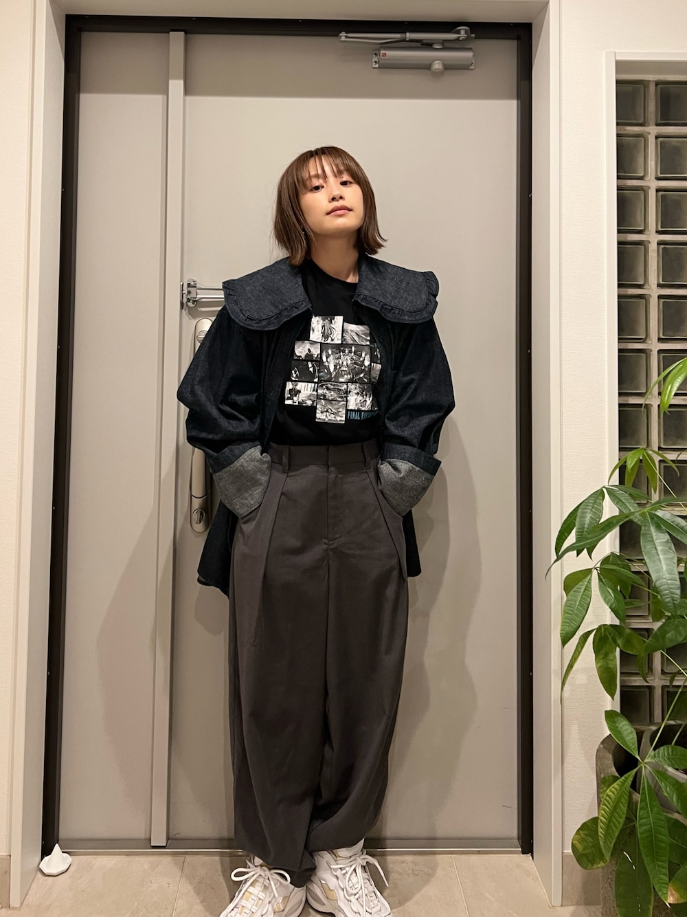 「大人カジュアル、カジュアル、パンツコーデ、オトナカワイイ、デニムっていいよね、denim、襟付きトップス、holiday、nimiru、ニミラー、高橋愛、mamiちゃん、ファイナルファンタジー、FF」｜「nimiruのきれいめワイドパンツ（その他パンツ、グレー系）」を使った、高橋愛さん（レディース・154cm）の夏コーディネートの1枚目の写真