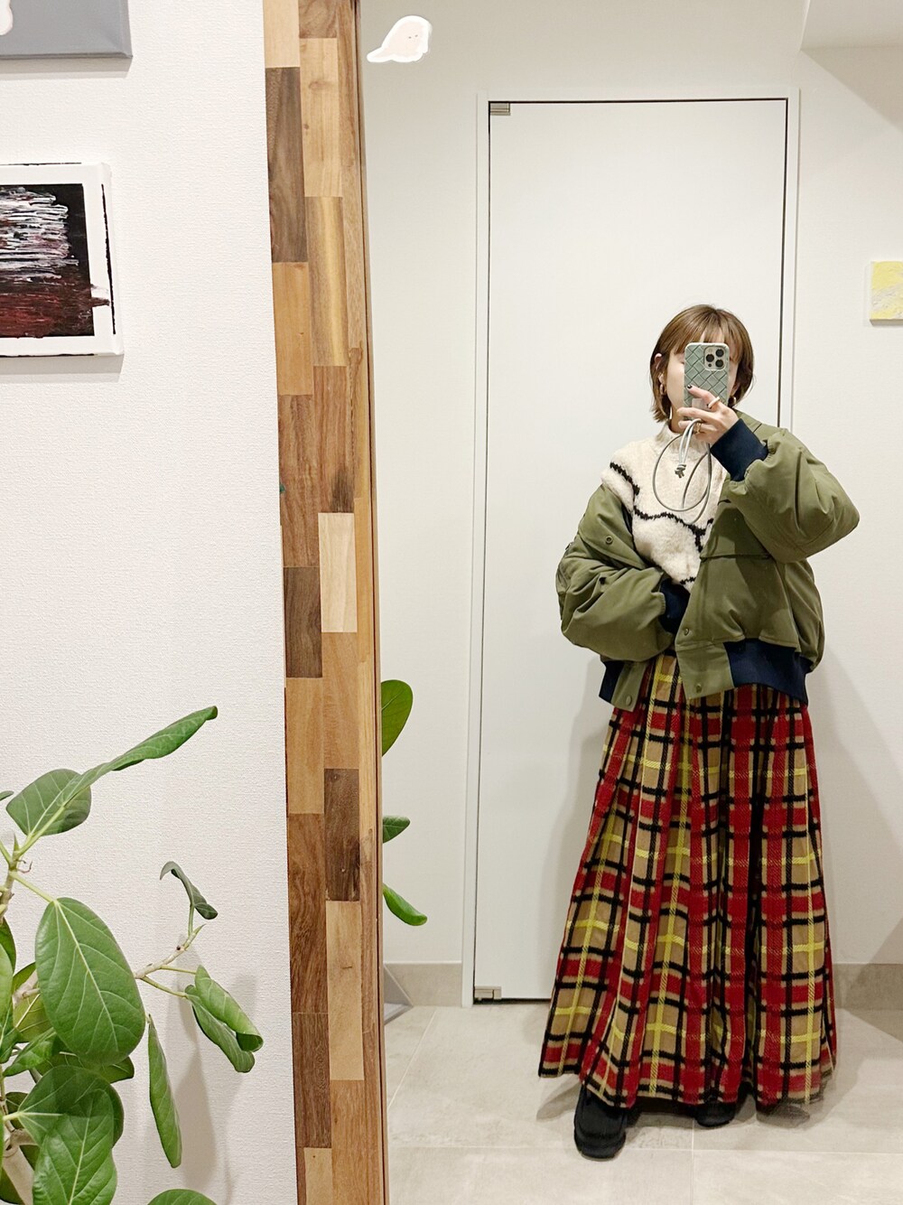 「お出かけコーデ、大人かわいい、OSHIMA REI、ボリュームスカート、チェック柄、palomawool、パロマウール、ニット、fukuu、ふくうコーデ、高橋愛、154cm」｜「fukuuのリサイクルポリエステル メンズライクボリュームアウター（ミリタリージャケット、グリーン系）」を使った、高橋愛さん（レディース・154cm）の冬コーディネートの1枚目の写真