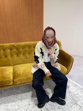 「アイテム（バンダナ/スカーフ）」を使った、高橋愛さん（レディース・154cm）の秋コーディネート