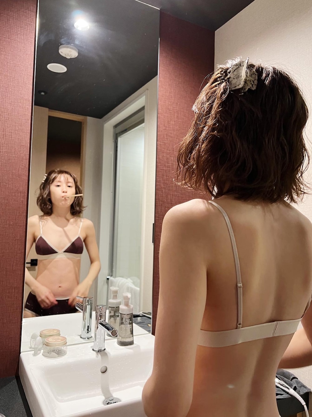 「アンダーウェア、ごきげんウィーク、休日スタイル、シンプルコーデ、ブラウン、茶色、高橋愛、154cm、fukuu、ふくうコーデ」｜「fukuuのオーガニックコットン 大人パイピングブラ（ブラジャー、ブラウン系）」を使った、高橋愛さん（レディース・154cm）の春コーディネートの1枚目の写真