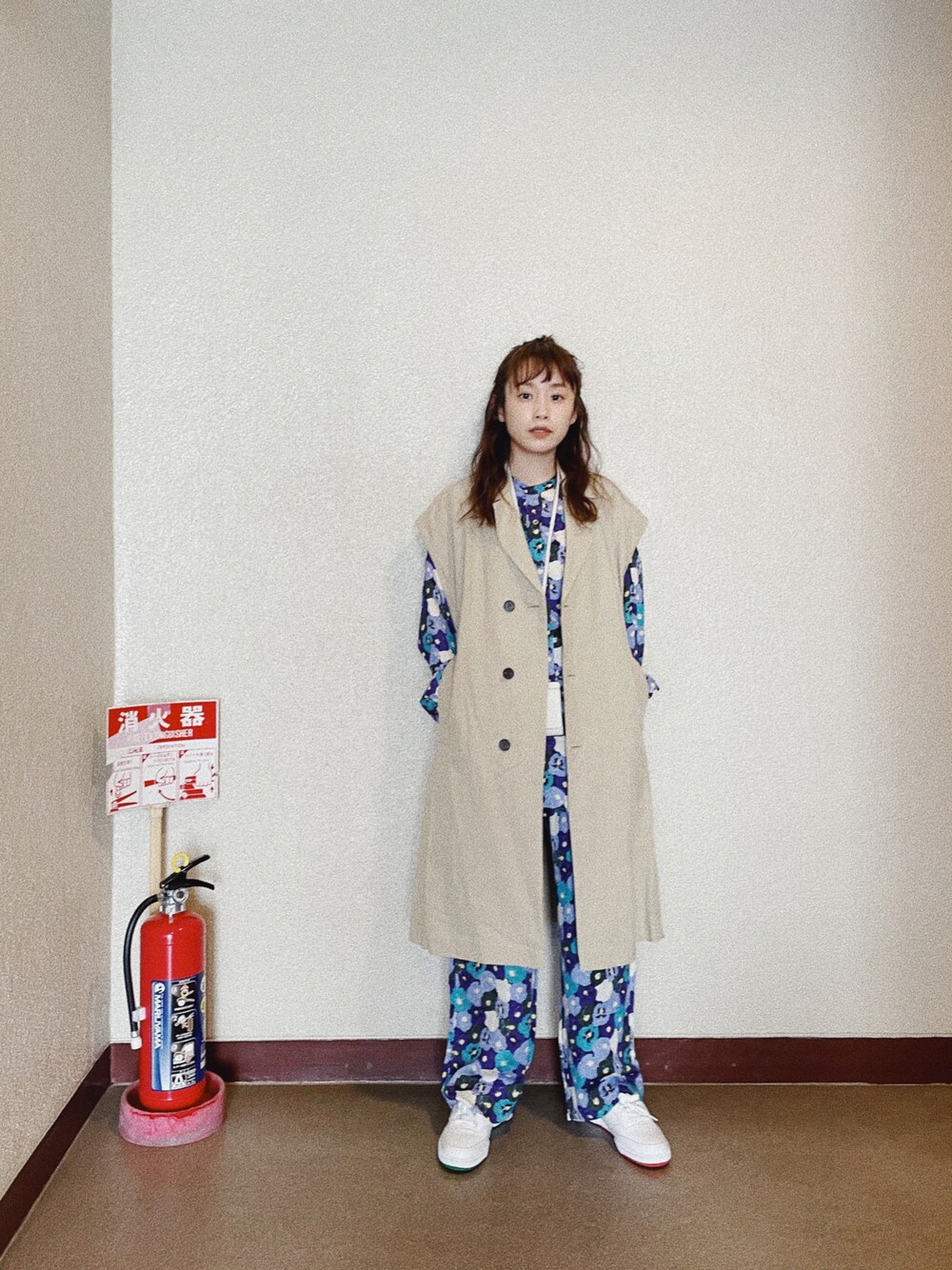 「秋のコーデ、秋先取りコーデ、セットアップ、総花柄、KEITA MARUYAMA、高橋愛、総柄、スタイルミキサー」｜「STYLEMIXERのアイテム（ジャケット/アウター、ベージュ系）」を使った、高橋愛さん（レディース・154cm）の秋コーディネートの1枚目の写真