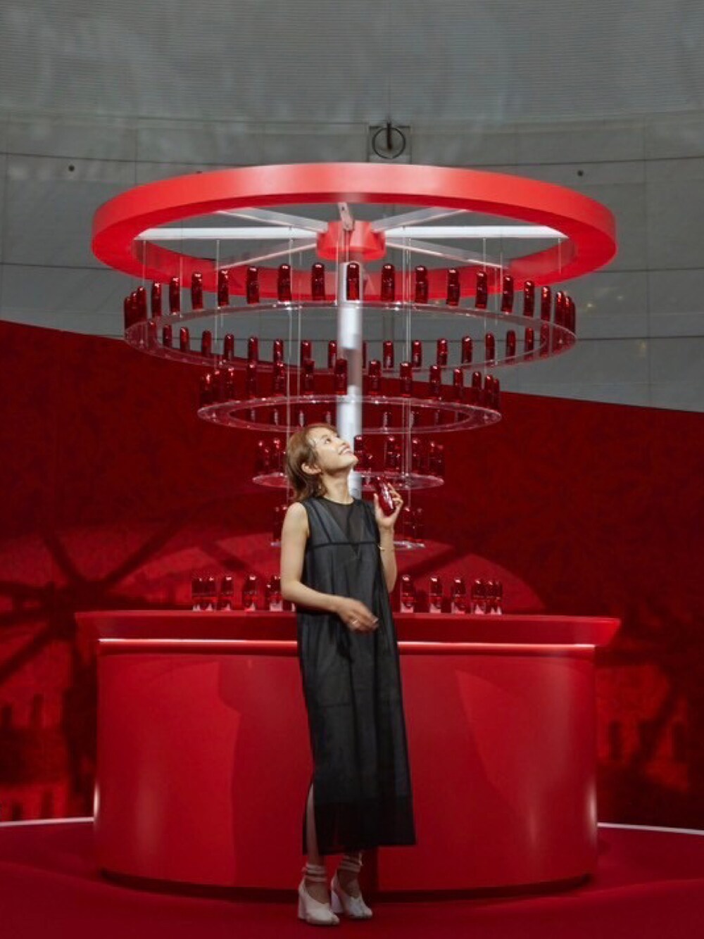 「黒ワンピ、beautiful people、ビーピー、高橋愛、ロングワンピース、shiseido、資生堂、154cm」｜「beautiful peopleのアイテム（ワンピース/ドレス、ブラック系）」を使った、高橋愛さん（レディース・154cm）の夏コーディネートの1枚目の写真