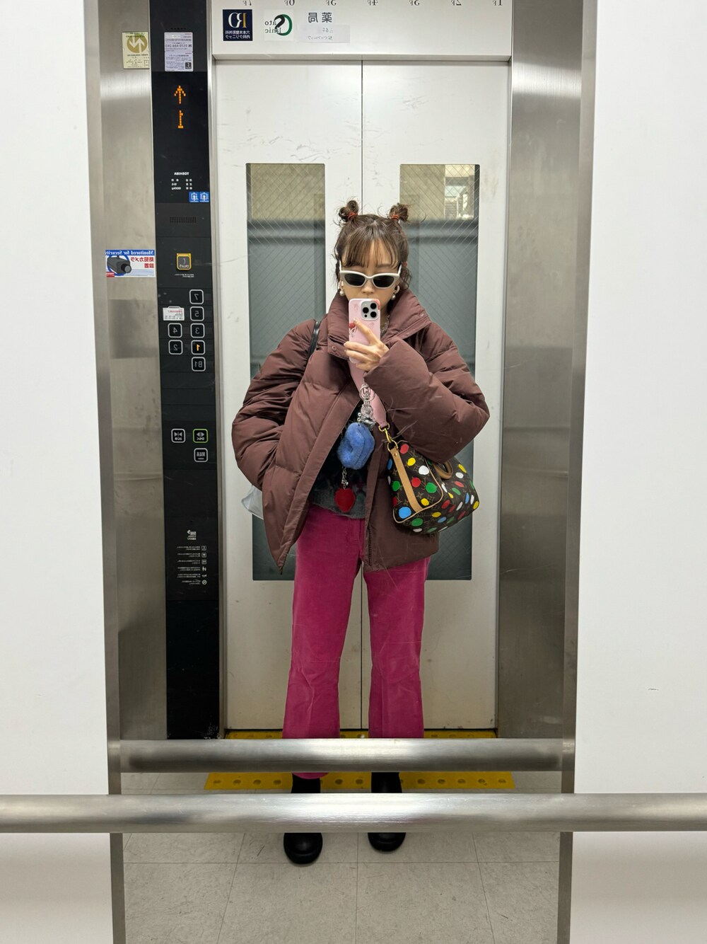 「ラクチンコーデ、着回しコーデ、オトナカジュアル、UNIQLO、UNIQLO U、ユニクロ、高橋愛、154cm」｜「UNIQLOのアイテム（ジャケット/アウター、ブラウン系）」を使った、高橋愛さん（レディース・154cm）の冬コーディネートの1枚目の写真