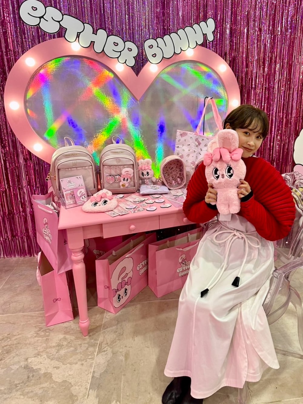 「エスターバニー、Estherkim、秋冬コーデ、CFCL、シーエフシーエル、HYKE、ハイク、高橋愛、154cm」｜「CFCLのアイテム（トップス、レッド系）」を使った、高橋愛さん（レディース・154cm）の冬コーディネートの1枚目の写真