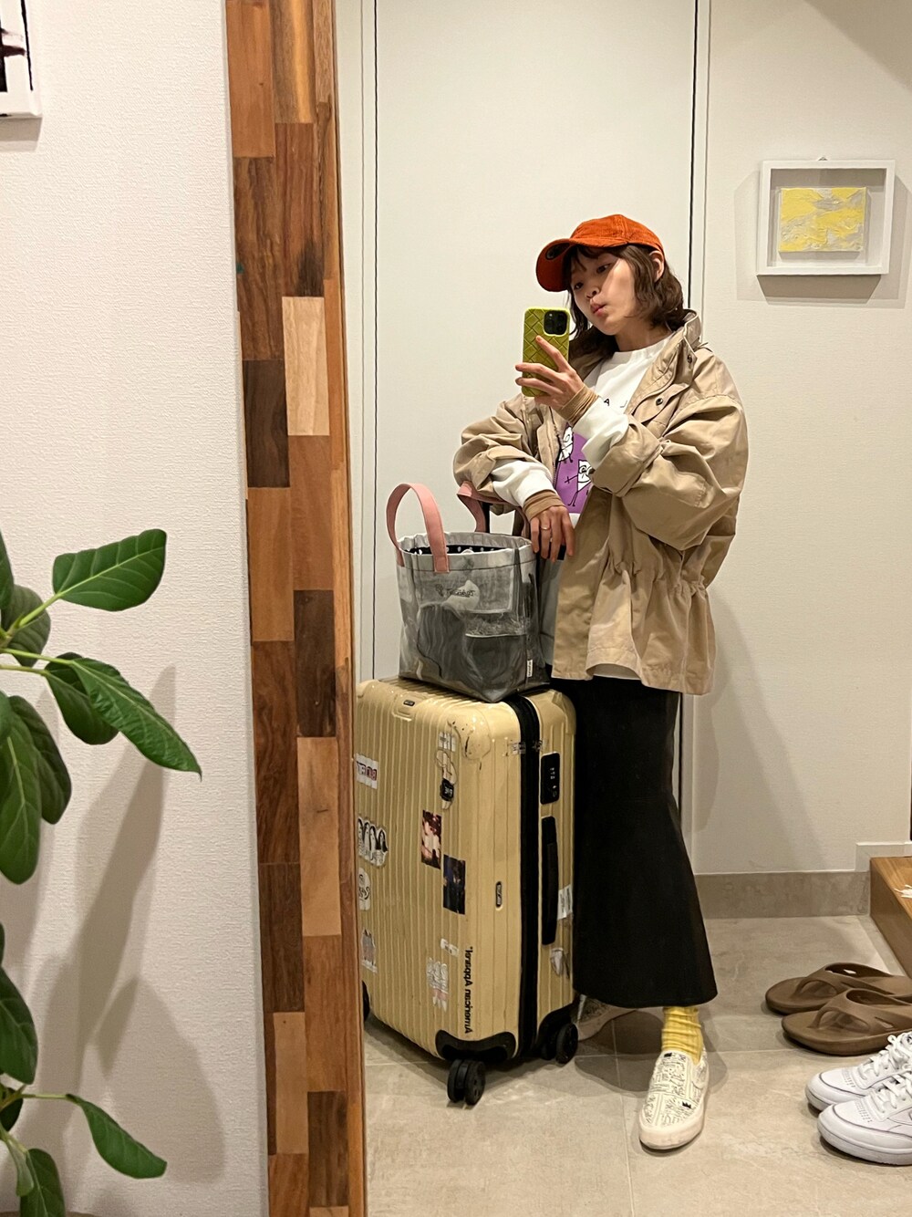 「大人カジュアル、カジュアルコーデ、スウェット、le ciel bleu、ルシェルブルー、ルシェルブルー(LE CIEL BLEU)、高橋愛、154cm、ニューエラ、NEW ERA、エコレザー、plan c、キャップ、UNIQLO」｜「Plan Cのアイテム（スウェット、ホワイト系）」を使った、高橋愛さん（レディース・154cm）の春コーディネートの1枚目の写真