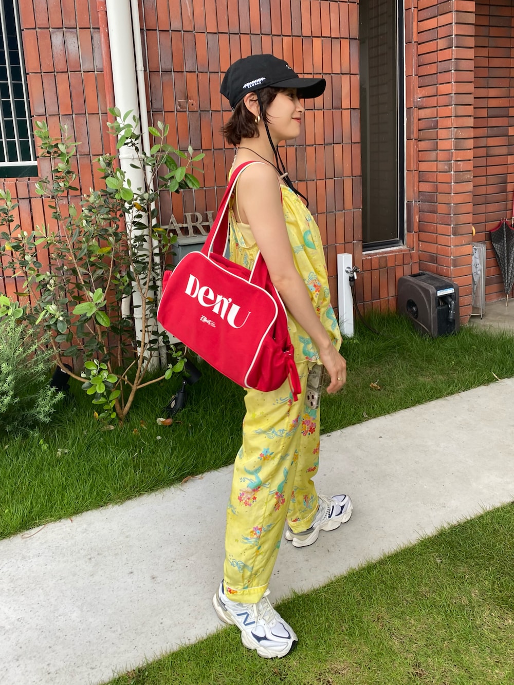 「きいろといえばわたし、154cm、高橋愛、forte_forte、セットアップ、キャップ、LE SSERAFIM、NEW ERA、にゅーえら、CAP、denu、musinsa」｜「NEW ERAのアイテム（キャップ、ブラック系）」を使った、高橋愛さん（レディース・154cm）の夏コーディネートの1枚目の写真