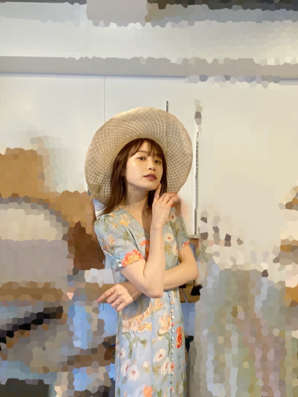 「ボタニカル柄、ボタニカルワンピース、高橋愛、154cm、夏コーデ、サマーワンピ」｜「H&Mのアイテム（ワンピース/ドレス、ブルー系）」を使った、高橋愛さん（レディース・154cm）の夏コーディネートの1枚目の写真