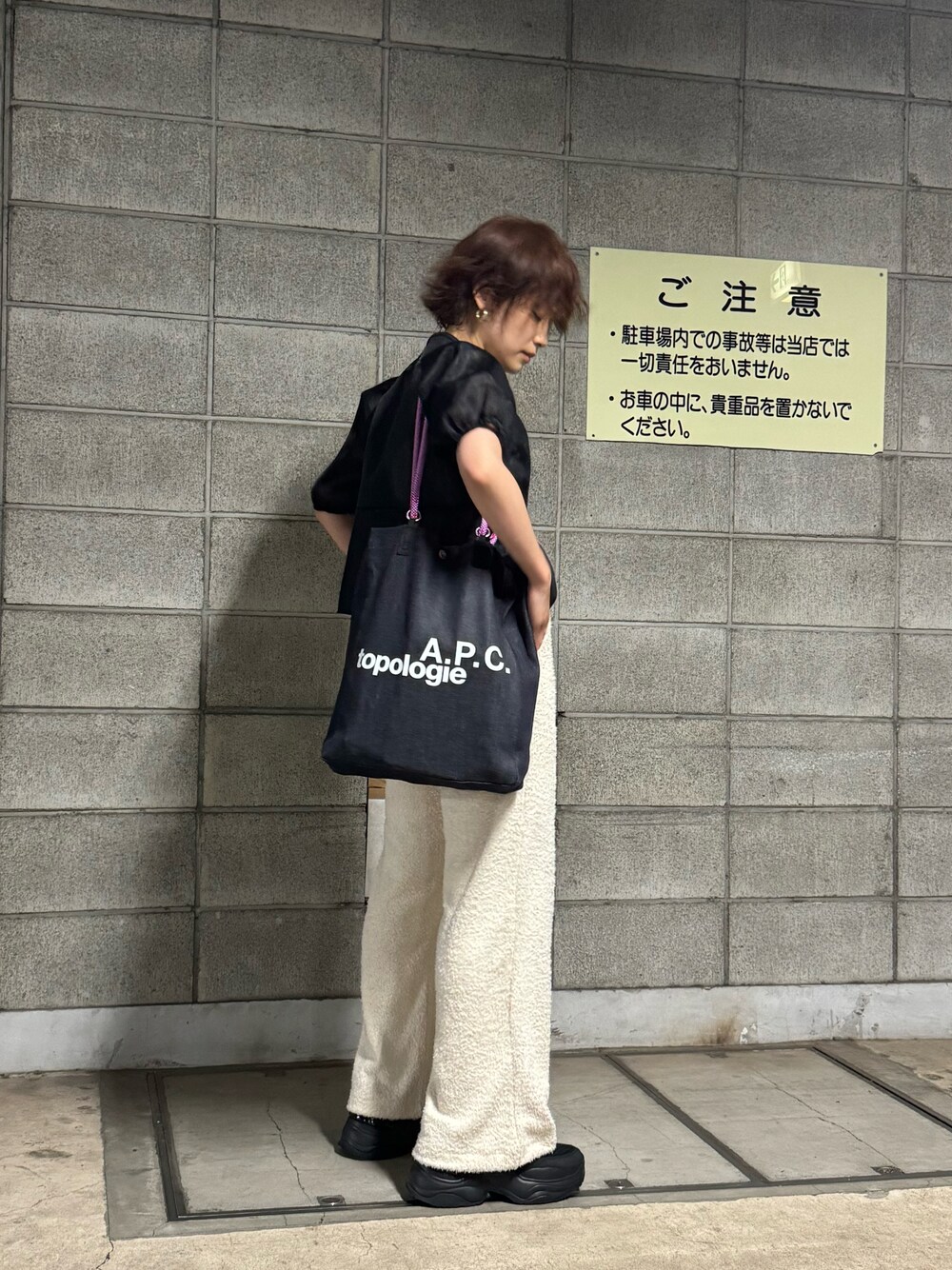 「A.P.C.、Topologie、セットアップ、スタイルミキサー、スタミキ、高橋愛、154cm、ZARA、僕のヒーローアカデミア、デク」｜「A.P.C.のTOTE A.P.C. TOPOLOGIE（トートバッグ、ブルー系）」を使った、高橋愛さん（レディース・154cm）の夏コーディネートの1枚目の写真