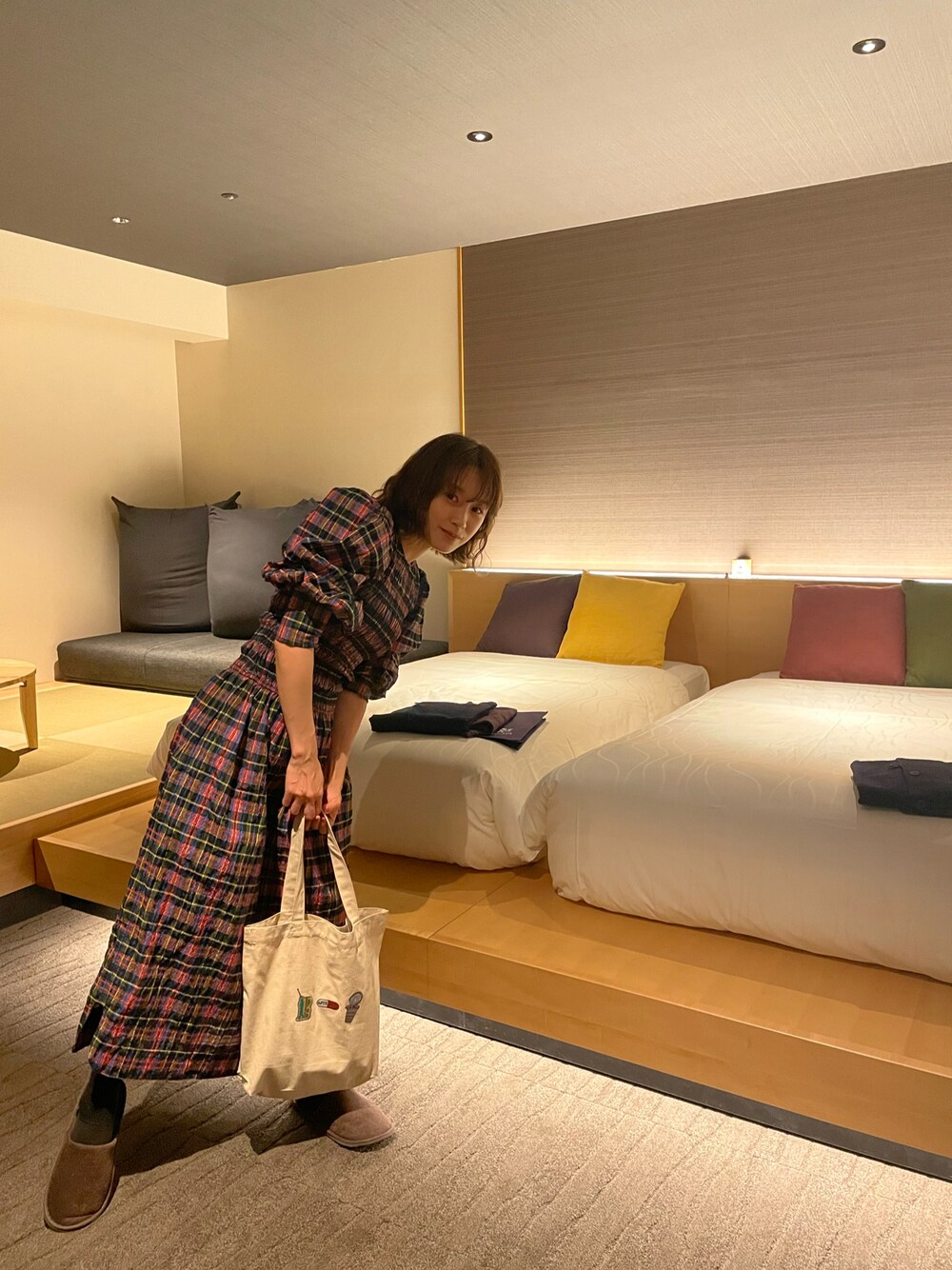 「ごきげんウィーク、ラクチンコーデ、大人コーデ、オトナカジュアル、名探偵コナン、GANNI、ガニー、高橋愛、154cm、コナングッズ、ボブ」｜「GANNIのアイテム（ワンピース/ドレス、レッド系）」を使った、高橋愛さん（レディース・154cm）の春コーディネートの1枚目の写真